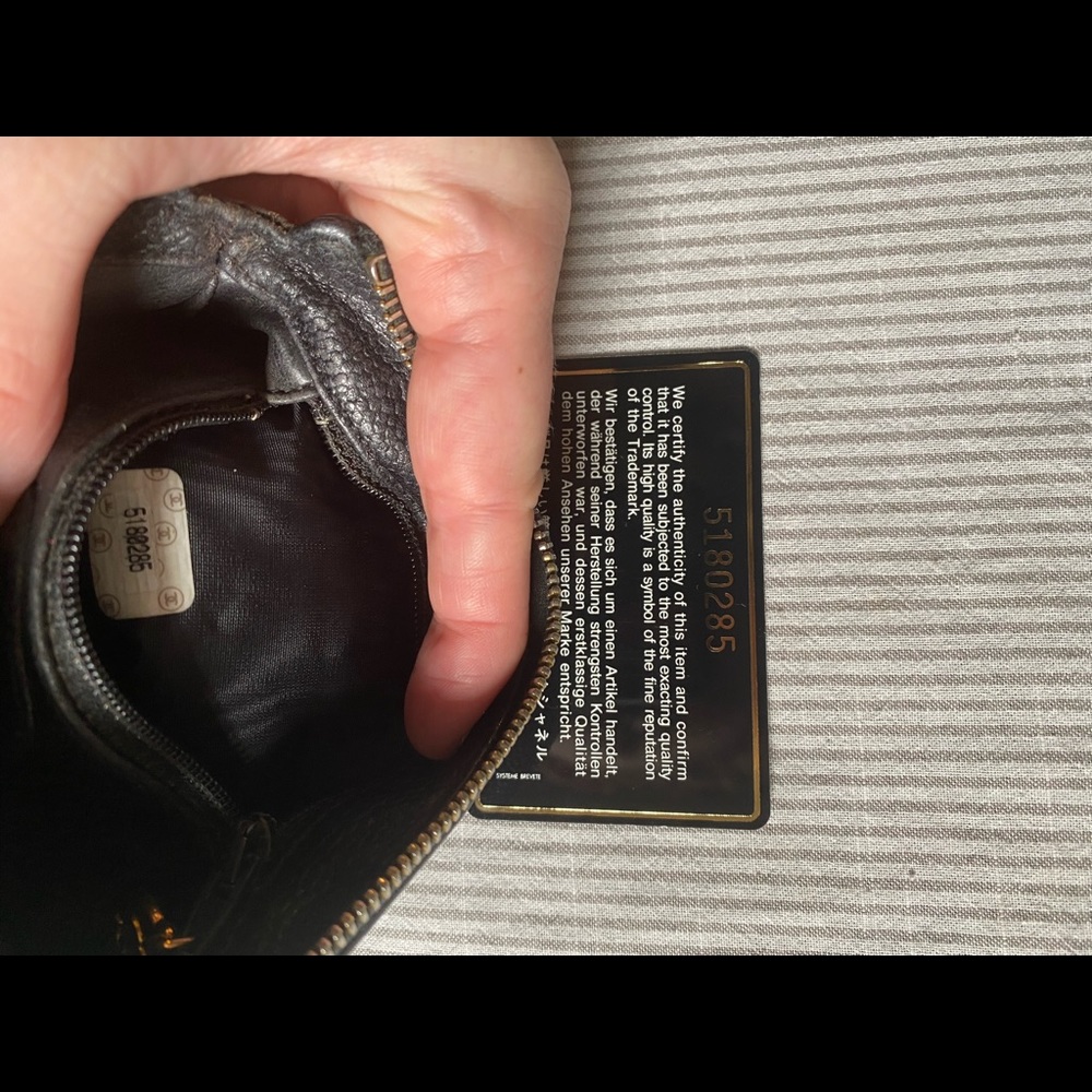 SOLD Authentic Chanel Makeup pouch - black leather - Picture 6 of 8